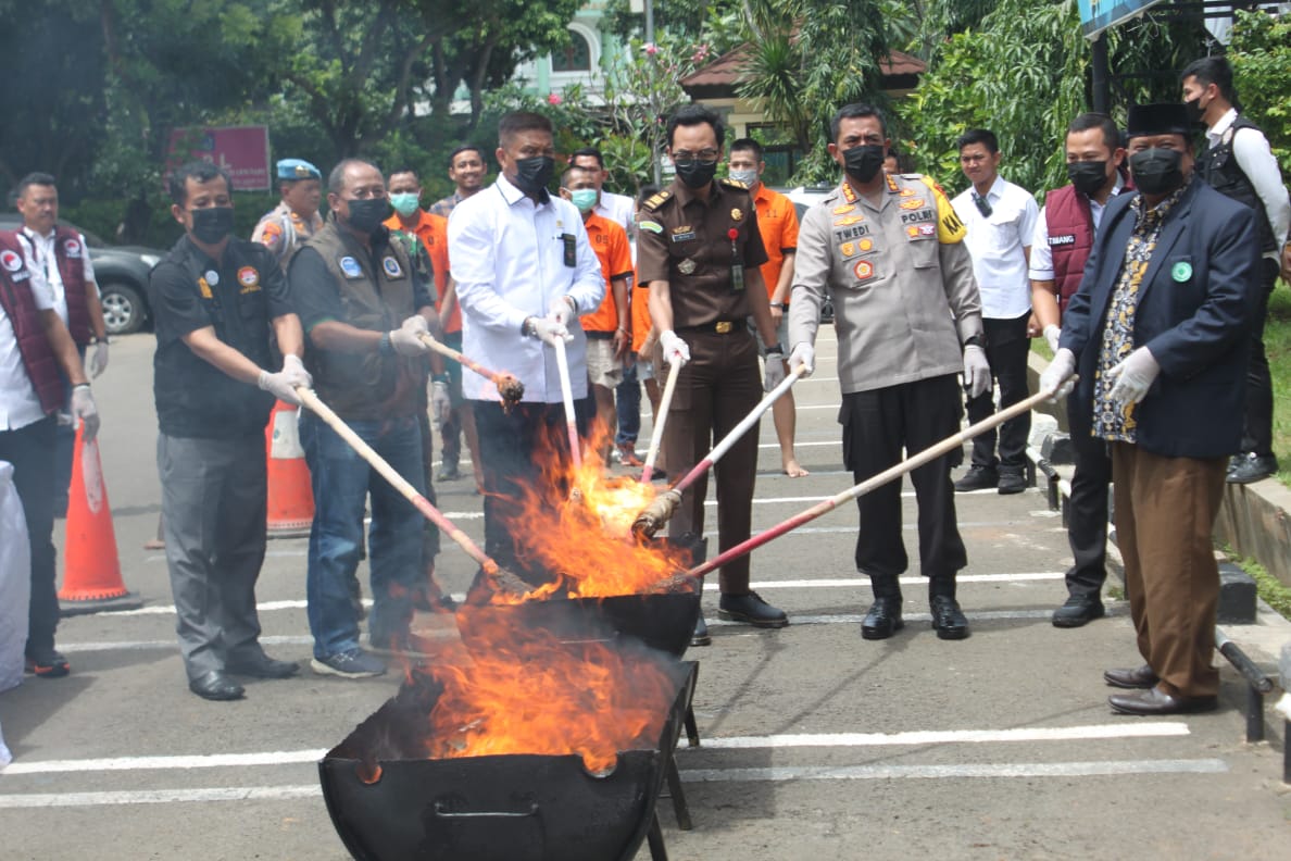 Polres Metro Bekasi Musnahkan Sabu 4,4 Kg dan 6,5 Kg Ganja Menjelang Akhir Tahun 