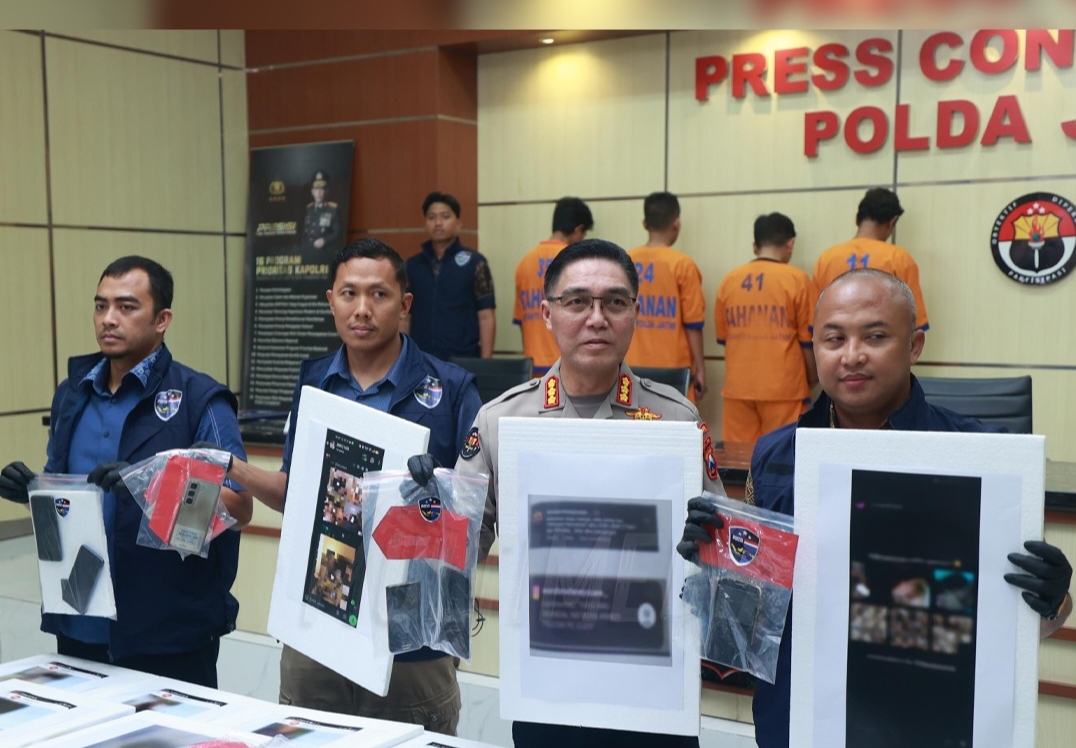 Polri melalui Polda Jawa Timur berhasil membongkar grup WhatsApp “INFO VID” yang digunakan untuk menyebar konten pornografi